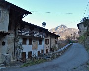 22 Acquada (320 m) con vista sul Pizzo di Spino